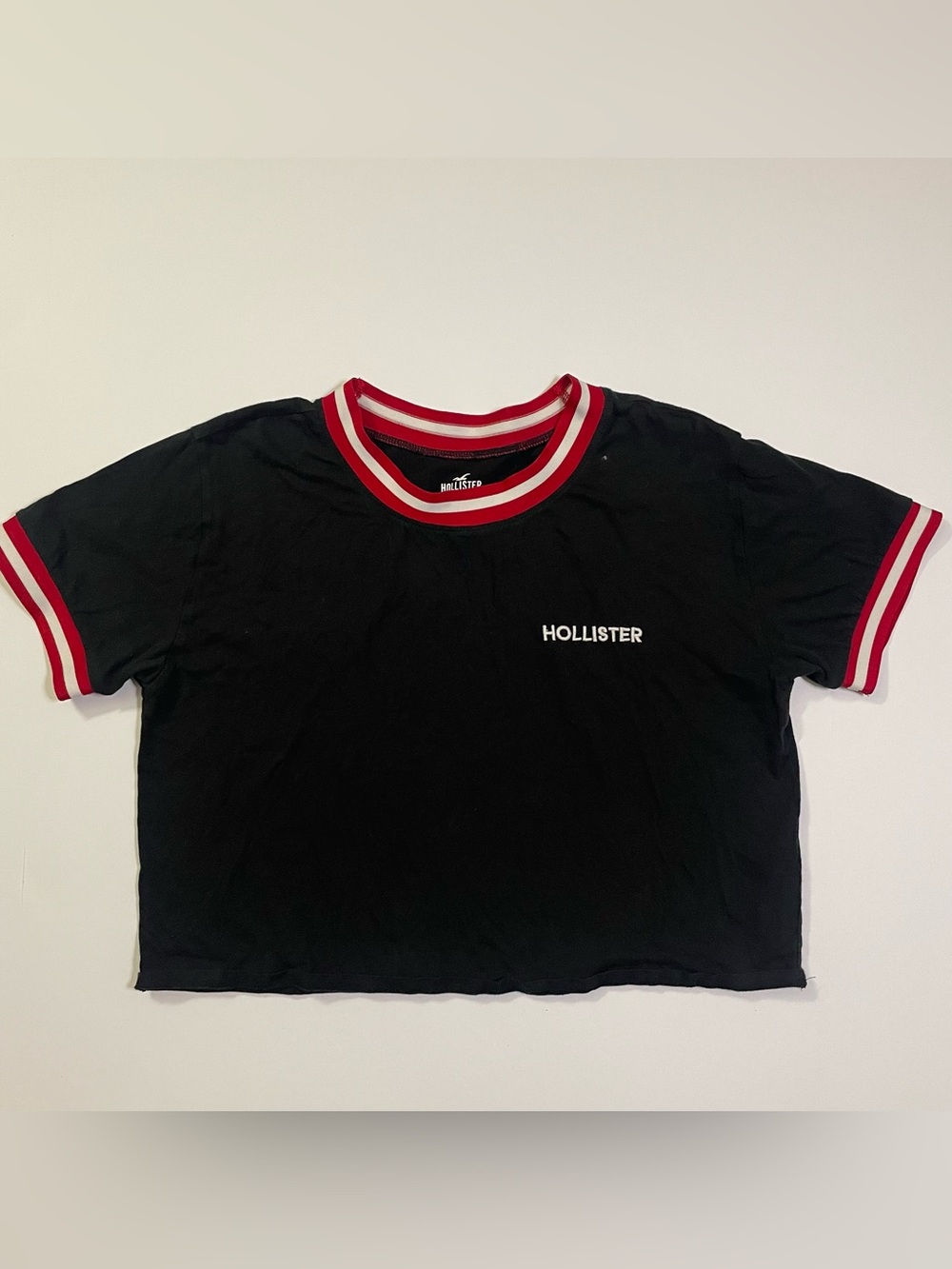 Hollister Black Cropped Logo Tee with Trimmed Collar and Cuffs size M